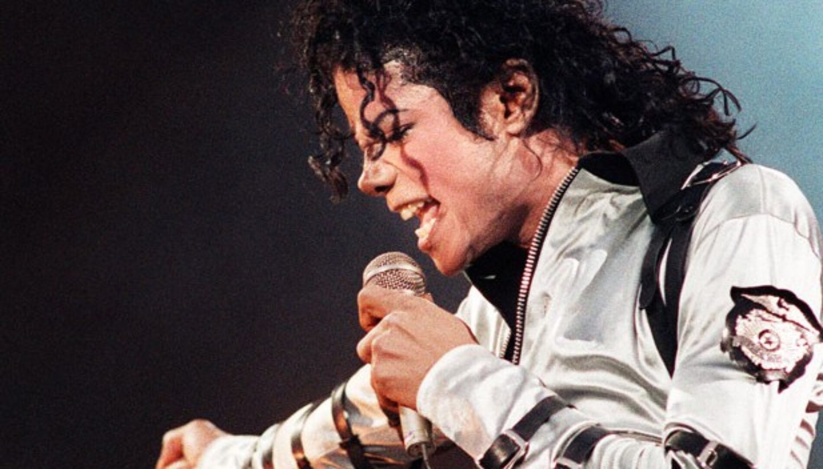 Michael Jackson “Fake” Songs Case Leads to Estate’s Favor, Deranged Fans Still Won’t Believe King of Pop Sang Songs